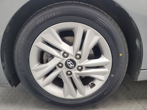 Used 2019 Hyundai Elantra SEL image 31