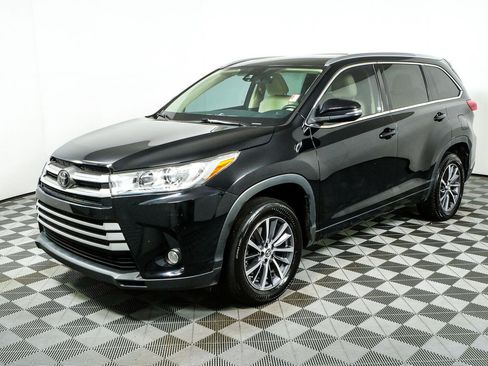 Used 2018 Toyota Highlander XLE FWD image 25
