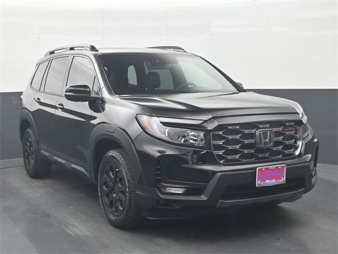 Used 2022 Honda Passport TrailSport image 2