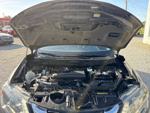 Used 2018 Nissan Rogue SV image 25