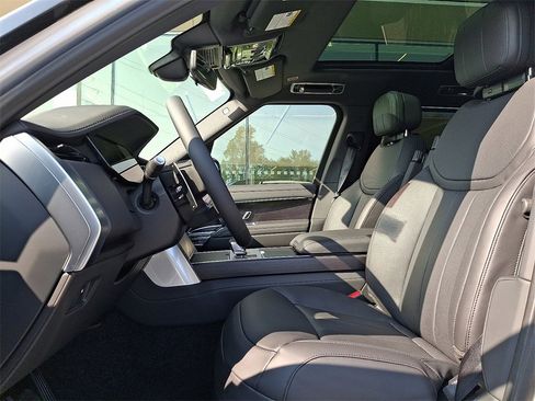 New 2025 Land Rover Range Rover SE image 10
