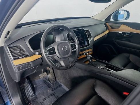 Used 2022 Volvo XC90 T6 Momentum w/ Advanced Package image 10