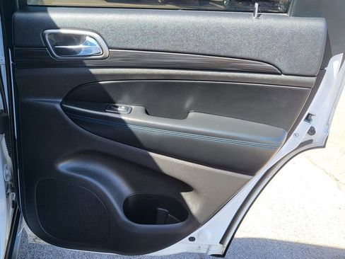 Used 2019 Jeep Grand Cherokee Laredo image 21