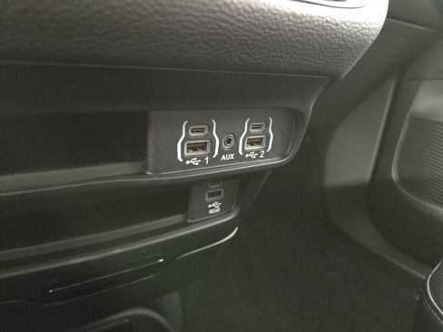 Certified 2024 Chrysler Pacifica Limited w/ Uconnect Theater Family Group image 28