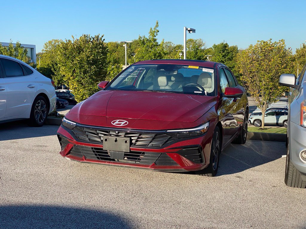 Used 2024 Hyundai Elantra Limited FWD image 3