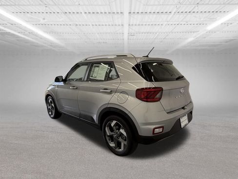 Used 2025 Hyundai Venue SEL FWD image 3