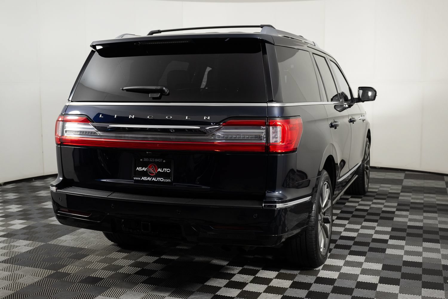 Used 2021 Lincoln Navigator Reserve w/ Cargo Convenience Package AWD/4WD image 7