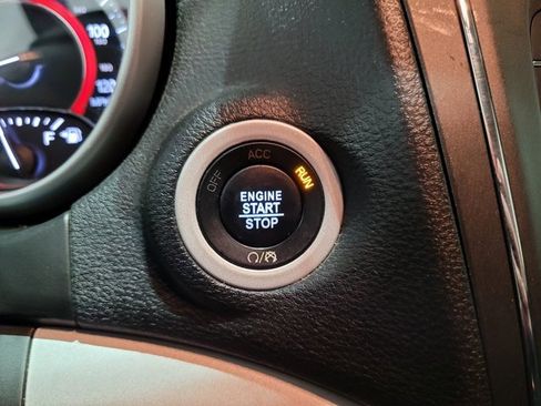 Used 2020 Dodge Journey SE image 31