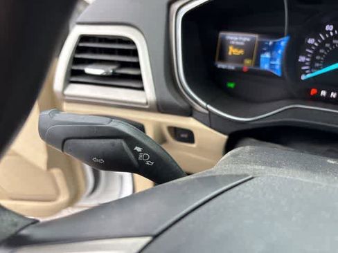 Used 2014 Ford Fusion SE image 16