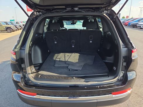 Used 2025 Jeep Grand Cherokee Laredo RWD image 11