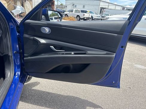 Used 2025 Hyundai Elantra SEL FWD image 17