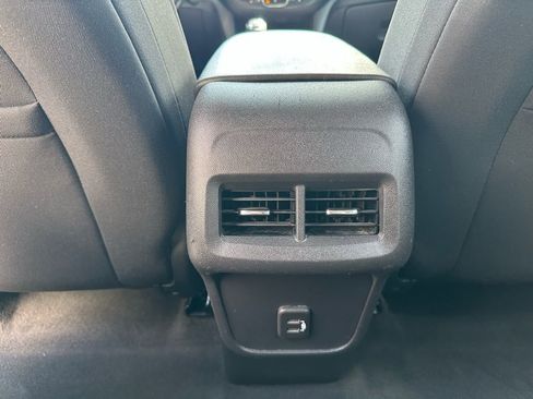 Used 2021 Chevrolet Equinox LT image 36