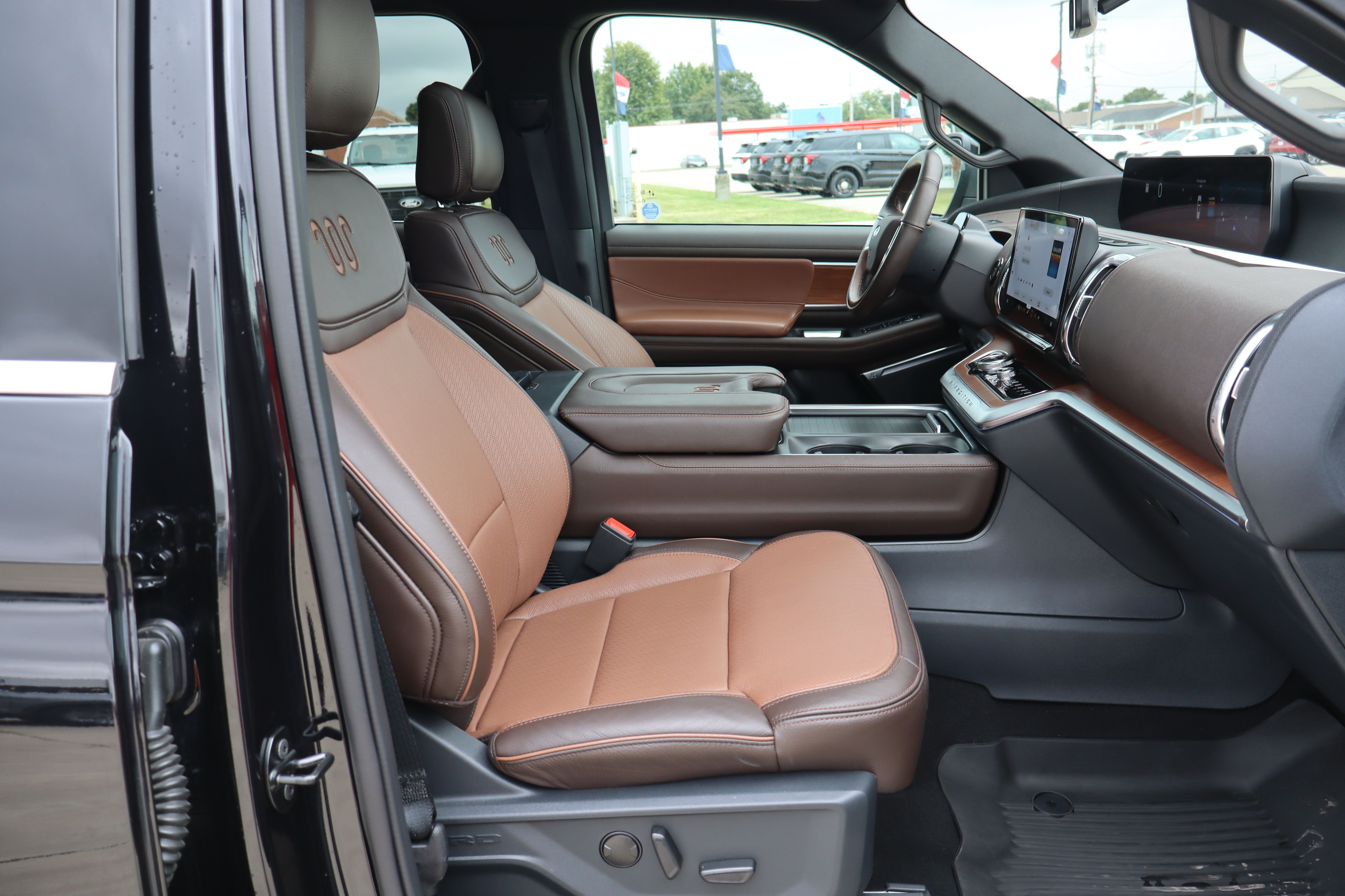 Used 2025 Ford Expedition King Ranch AWD/4WD image 14