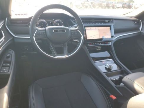 New 2026 Jeep Grand Cherokee Altitude image 11