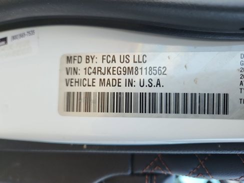 Used 2021 Jeep Grand Cherokee L Summit w/ Advanced Protech Group IV image 26