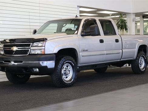 Used 2007 Chevrolet Silverado 2500 LT w/ Heavy-Duty Power Package AWD/4WD image 1