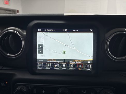 Used 2018 Jeep Wrangler Unlimited Sahara w/ Dual Top Group AWD/4WD image 15