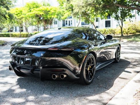 Used 2024 Ferrari Roma RWD image 9