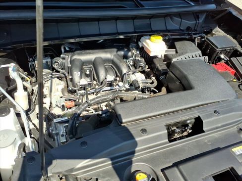 Used 2025 Nissan Pathfinder SV image 18