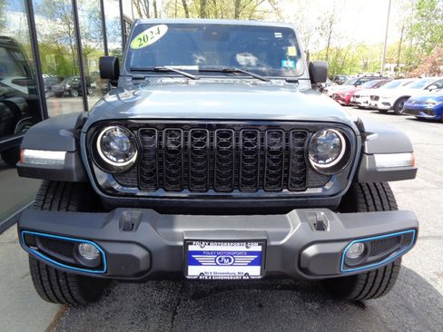 Used 2024 Jeep Wrangler Unlimited Sport AWD/4WD image 2