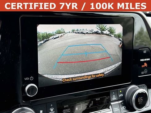 Used 2023 Toyota Highlander XLE AWD/4WD image 21