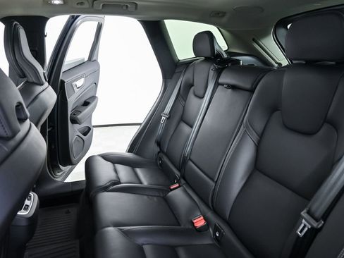 Certified 2023 Volvo XC60 B5 Ultimate w/ Climate Package image 23