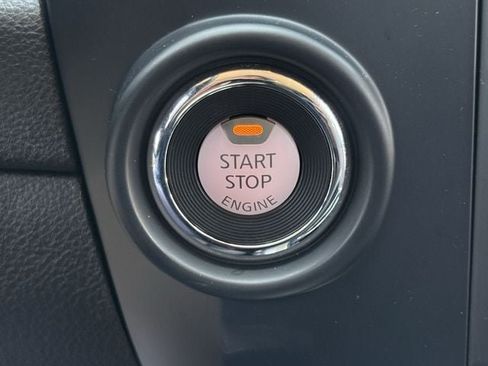 Used 2024 Nissan Titan SV w/ SV Convenience Package RWD image 20