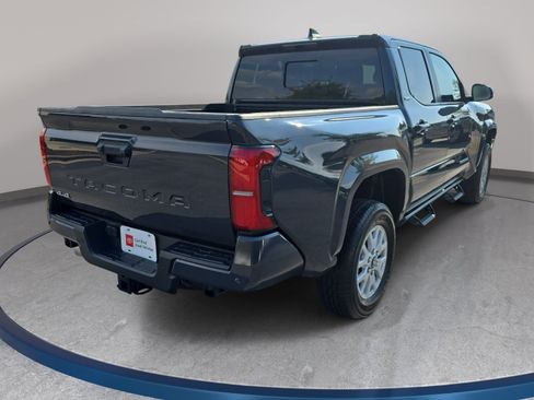 Used 2024 Toyota Tacoma SR5 w/ SR5 Upgrade Package AWD/4WD image 5