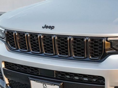 Certified 2024 Jeep Grand Cherokee L Laredo image 6