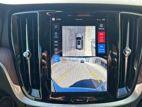 Used 2025 Volvo V60 B5 Cross Country Plus image 23