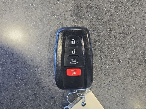 Used 2021 Toyota Highlander XLE image 28