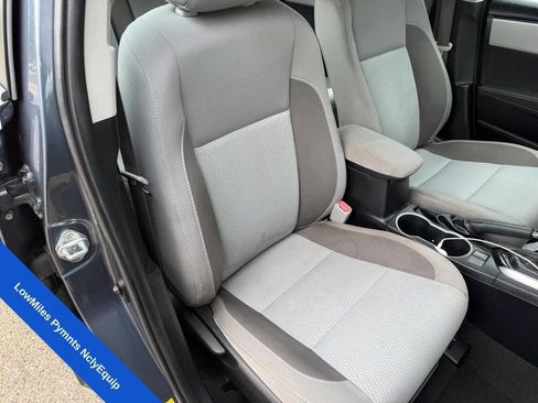 Used 2018 Toyota Corolla LE FWD image 11