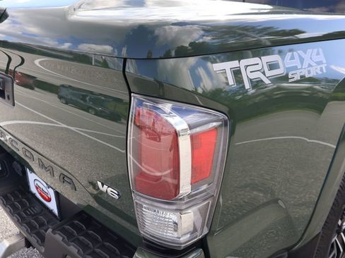 Used 2021 Toyota Tacoma TRD Sport AWD/4WD image 9
