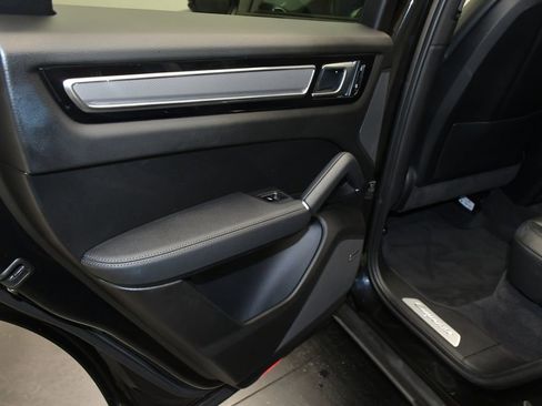 Certified 2023 Porsche Cayenne Platinum Edition AWD/4WD image 18