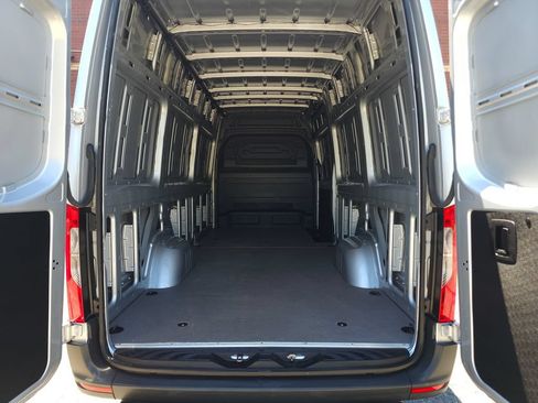 Used 2024 Mercedes-Benz Sprinter 2500 w/ Acoustic Package image 23