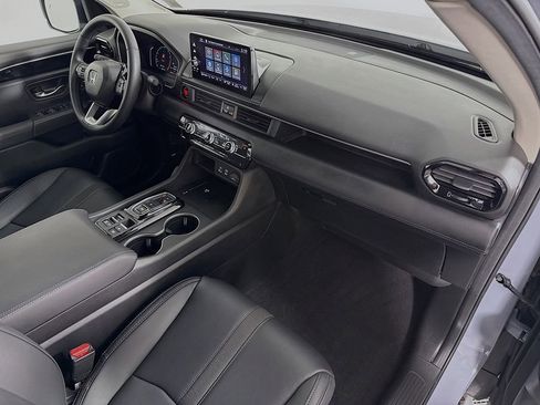 Certified 2025 Honda Pilot Touring image 29