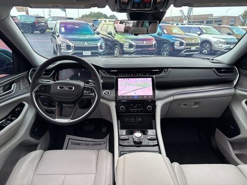 Used 2022 Jeep Grand Cherokee Overland w/ Luxury Tech Group IV image 23