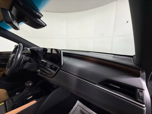 Certified 2025 Lexus ES 300h w/ Premium Package image 33
