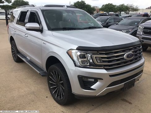Used 2018 Ford Expedition XLT w/ Equipment Group 202A image 3