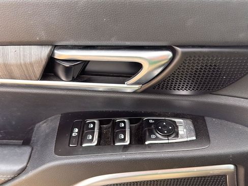 Used 2024 Kia Telluride EX w/ EX Captain's Chair Package FWD image 17