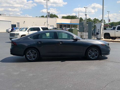 Used 2023 Honda Accord EX image 9