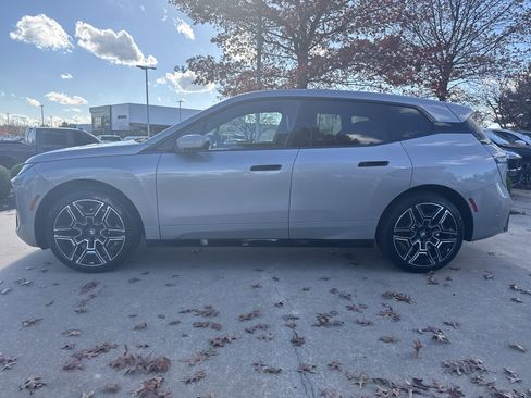 New 2026 BMW iX xDrive60 image 2