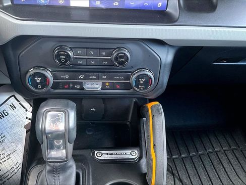 Used 2021 Ford Bronco Badlands image 15