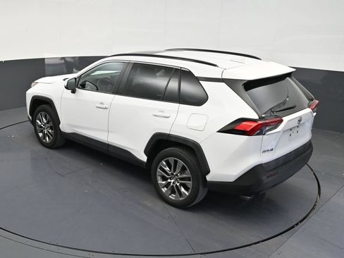 Used 2019 Toyota RAV4 XLE Premium FWD image 14