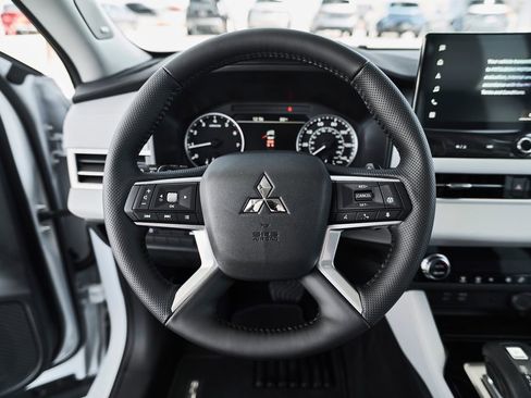 New 2026 Mitsubishi Outlander SE FWD image 17