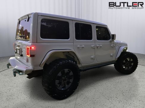 Used 2019 Jeep Wrangler Unlimited Sahara image 6