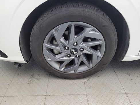Used 2024 Hyundai Elantra SEL image 31