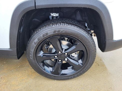 New 2025 Jeep Grand Cherokee Altitude image 20