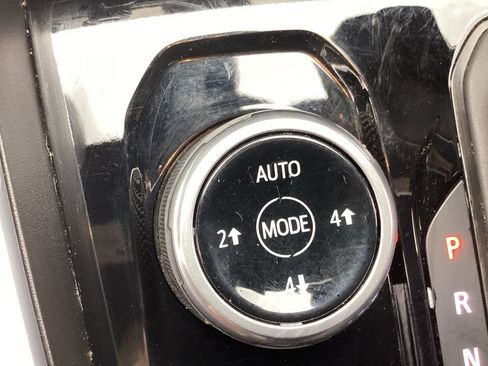 Used 2024 Chevrolet Colorado ZR2 w/ ZR2 Convenience Package III image 41