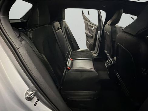 Used 2022 Volvo XC40 T5 R-Design AWD/4WD image 13